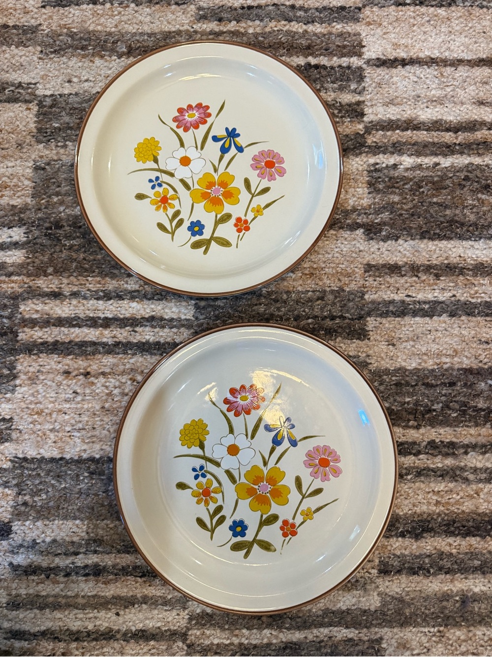 Vintage Stoneware (spring flower (KANNEY)) plates set of 2